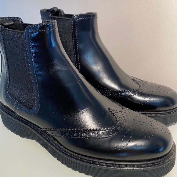 Prada Spazzolato Wing Tip Chelsea Boots - Picture 4 of 8
